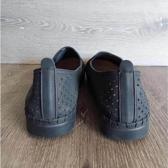 NEW Easy Street Womens Fresh Black Faux Leather Perforated Loafers Shoes 9W - Picture 5 of 9